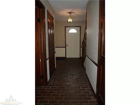 8 Laura Ln, Dewitt, MI 48820 photo 3