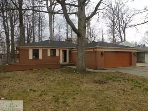 2817 Cooley Dr, Lansing, MI 48911 photo 2