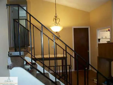 4400 Lowcroft, Lansing, MI 48910 photo 2