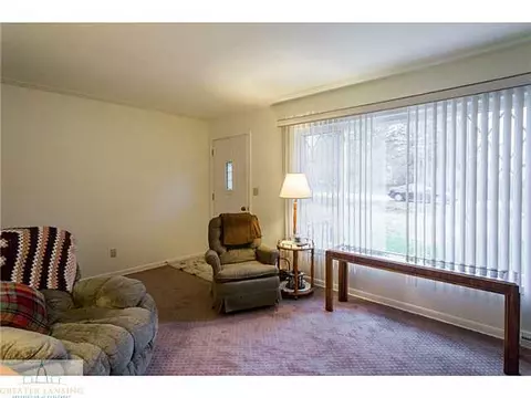 2836 Memory Ln, Lansing, MI 48911 photo 2