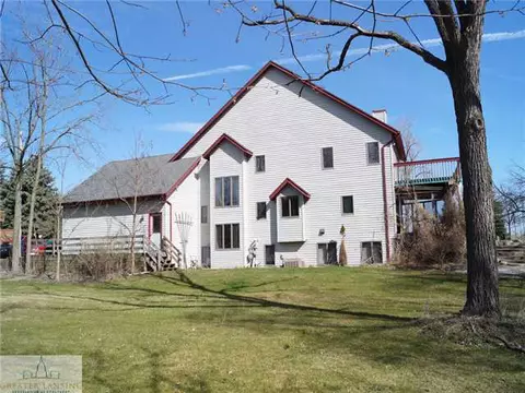 1529 Lake Dr, Haslett, MI 48840 photo 3