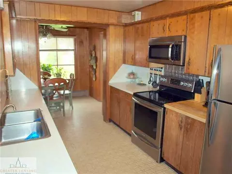 207 E Baldwin St, Saint Johns, MI 48879 photo 10