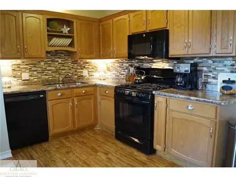 1005 E Walker St, Saint Johns, MI 48879 photo 8