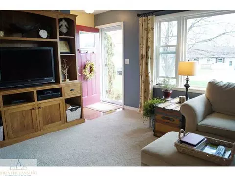 1005 E Walker St, Saint Johns, MI 48879 photo 4