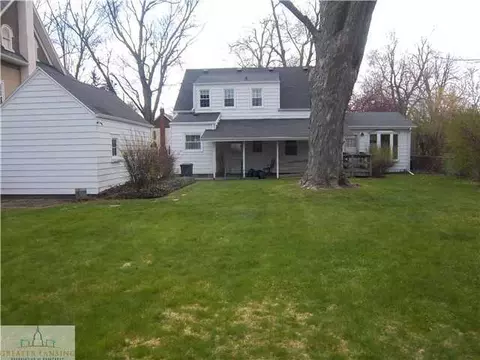 213 E Scott, Grand Ledge, MI 48837 photo 2