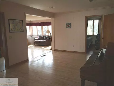 302 E Oak, Mason, MI 48854 photo 9