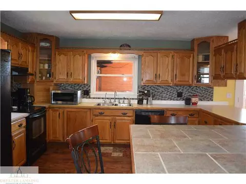 362 Green St, Perry, MI 48872 photo 2