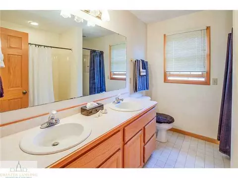 1402 Alan Ln, Lansing, MI 48917 photo 17