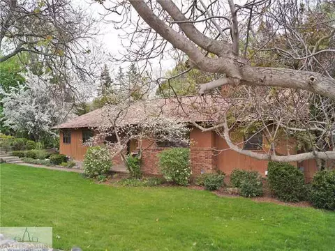 715 E Scott, Grand Ledge, MI 48837 photo 1