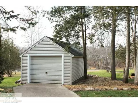 240 Washington, Dimondale, MI 48821 photo 18