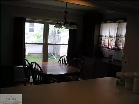 607 E Walker St, Saint Johns, MI 48879 photo 8