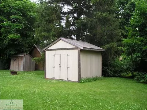 607 E Walker St, Saint Johns, MI 48879 photo 3