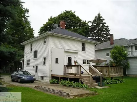 607 E Walker St, Saint Johns, MI 48879 photo 2