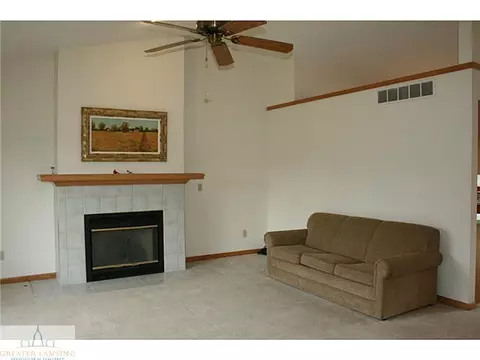 648 Earliglow Ln, Haslett, MI 48840 photo 3