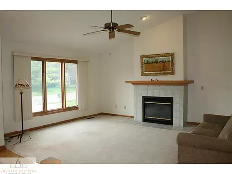 648 Earliglow Ln, Haslett, MI 48840 photo 2