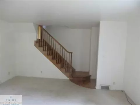 612 Everett Dr, Lansing, MI 48912 photo 6