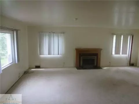 612 Everett Dr, Lansing, MI 48912 photo 5