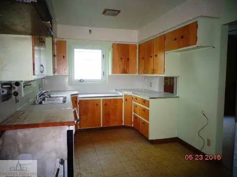 519 E Scott St, Grand Ledge, MI 48837 photo 2