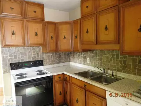 220 E Holmes Rd, Lansing, MI 48910 photo 4