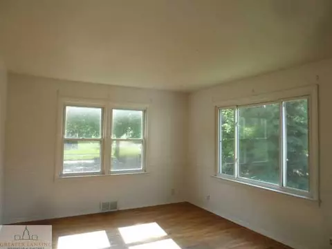 647 Maplehill Ave, Lansing, MI 48910 photo 2