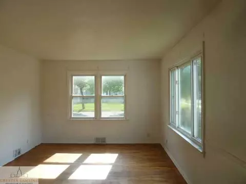 647 Maplehill Ave, Lansing, MI 48910 photo 3
