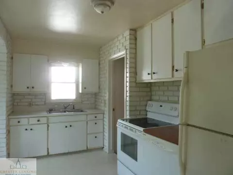 647 Maplehill Ave, Lansing, MI 48910 photo 4