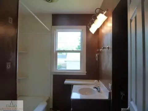 647 Maplehill Ave, Lansing, MI 48910 photo 9