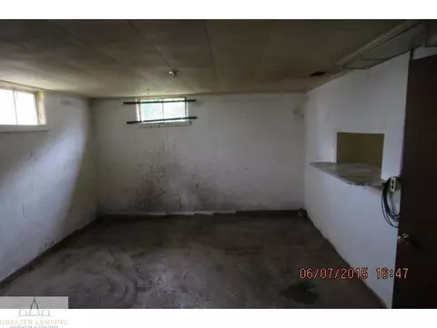 826 E Main St, Owosso, MI 48867 photo 9