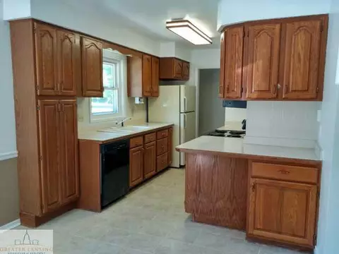5656 Green Rd, Haslett, MI 48840 photo 3