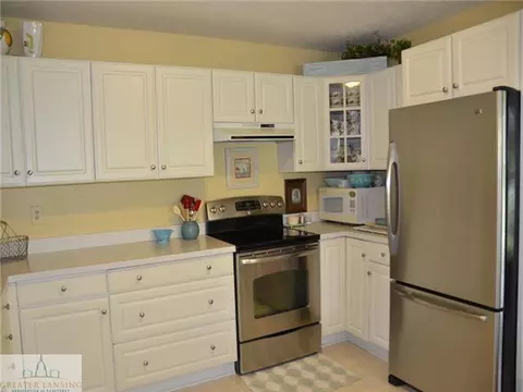 5549 Earliglow Ln, Haslett, MI 48840 photo 4