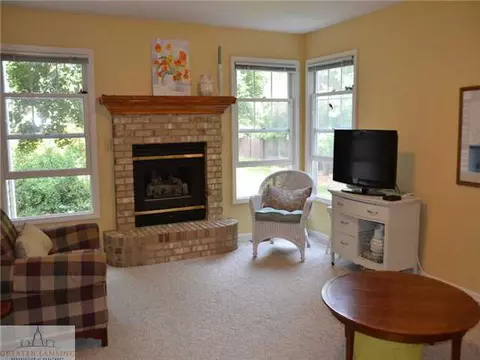 5549 Earliglow Ln, Haslett, MI 48840 photo 6