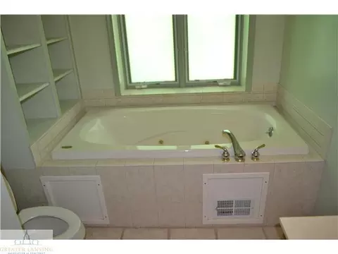 944 Robins, Lansing, MI 48917 photo 4