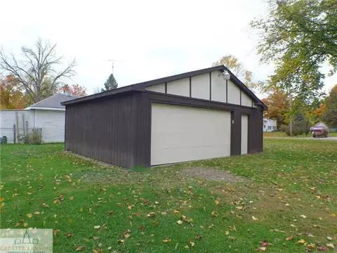 404 E Second St, Perry, MI 48872 photo 4