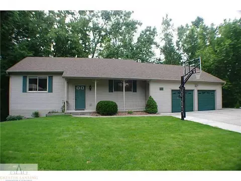 812 Birchwood, Dewitt, MI 48820 photo 1