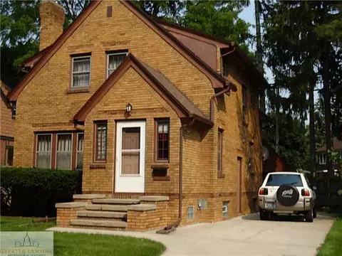 439 Everett Dr, Lansing, MI 48915 photo 1
