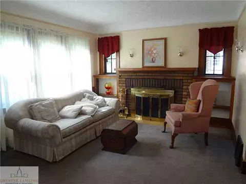 439 Everett Dr, Lansing, MI 48915 photo 4