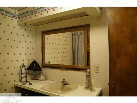 2278 Forest Rd, Lansing, MI 48910 photo 15