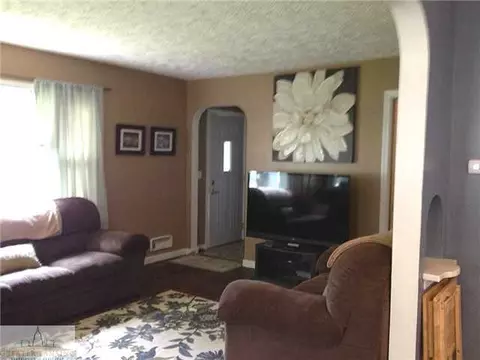 1573 E Stoll, Lansing, MI 48906 photo 6