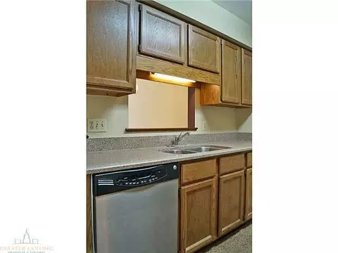 7237 Creekside Dr, Lansing, MI 48917 photo 10