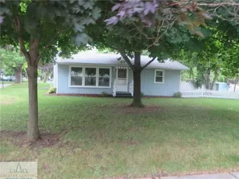 425 Maple St, Grand Ledge, MI 48837 photo 1