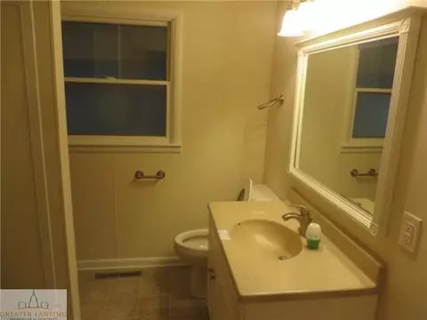 425 Maple St, Grand Ledge, MI 48837 photo 8