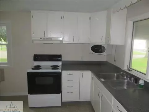 425 Maple St, Grand Ledge, MI 48837 photo 3