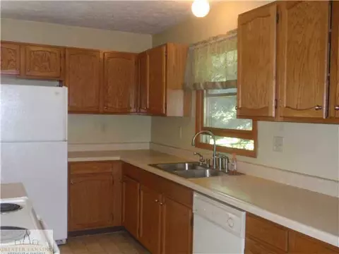 607 N Madiso, Perry, MI 48872 photo 11