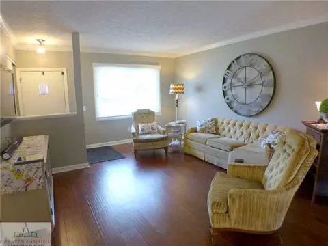 2429 Byrnes Rd, Lansing, MI 48906 photo 4