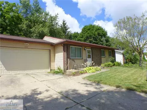 2429 Byrnes Rd, Lansing, MI 48906 photo 3