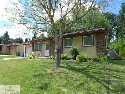 2429 Byrnes Rd, Lansing, MI 48906 photo 2