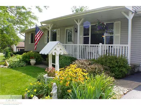 11370 E River Dr, Dewitt, MI 48820 photo 2