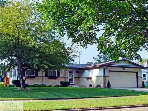 2822 Cooley Dr, Lansing, MI 48911 photo 1