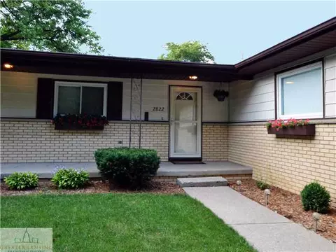 2822 Cooley Dr, Lansing, MI 48911 photo 2