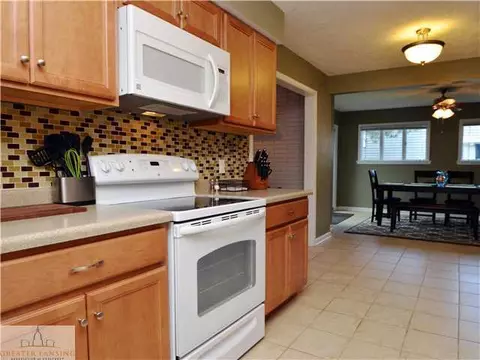2822 Cooley Dr, Lansing, MI 48911 photo 11